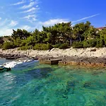 Nova * Vela Luka