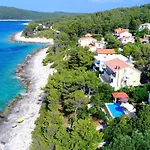 Nova * Vela Luka