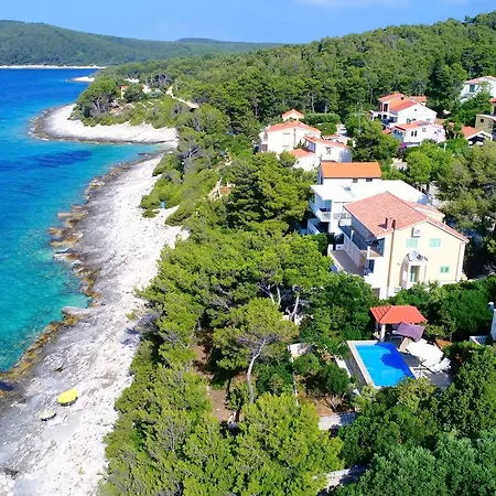 Nova * Vela Luka